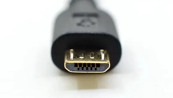 приклад роз'єму Micro USB