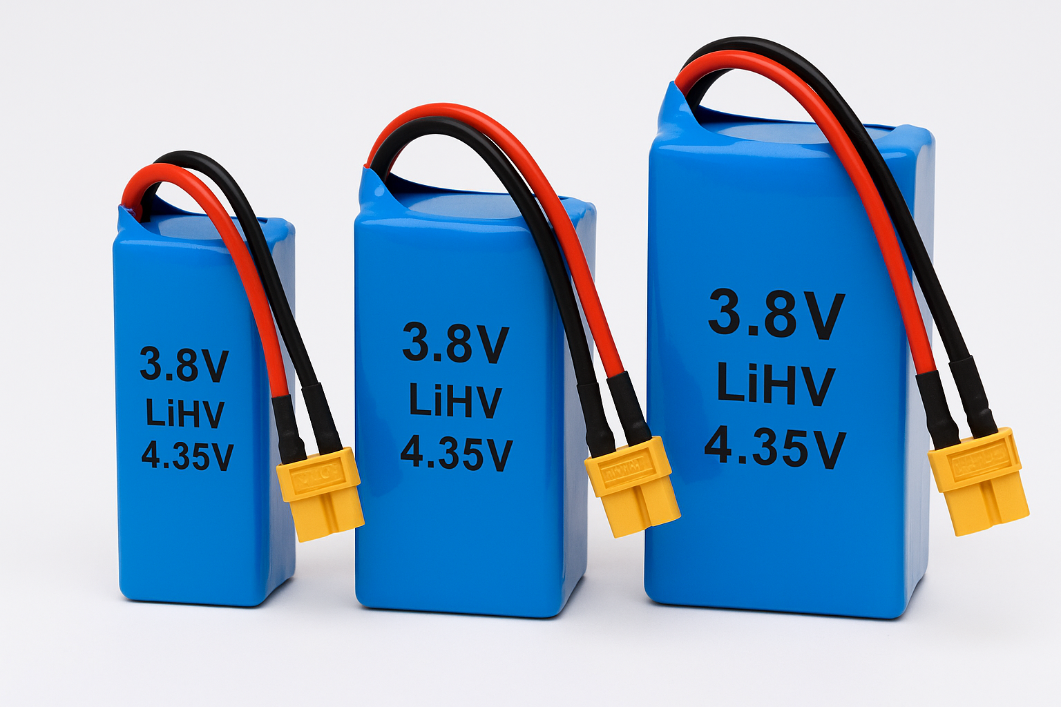 LiHV акумулятори з напругою 3.8В та максимальною зарядкою до 4.35В, розташовані на білому фоні