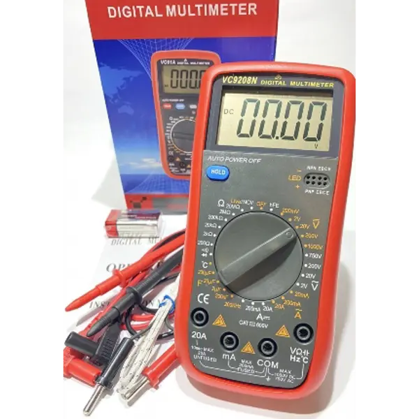Тестер VC9208N Digital Multimeter (Мультиметр VC9208N предназначен для измерения постоянного и переменного напряжения, постоянного и переменного тока, сопротивления, емкости конденсаторов и температуры. Имеется звуковая прозвонка соединения. Прибор VC9208N оснащен противоударной резиновой оболочкой на корпусе. Щупы более лучшего качества, чем у других моделей этого ценового диапазона. * Переменное напряжение: Диапазон Разрешающая способность Точность 200 mV 100 mkV ±1.2%±3D 2 V 1 mV ±0.8%±3D 20 V 10 mV ±0.8%±3D 200 V 100 mV ±0.8%±3D 750 V 1 V ±1.2%±3D Значение переменного напряжения является средним значением, калиброванным по среднеквадратичному значению синусоидальной волны. Диапазон рабочих частот: 45 - 450 Гц. Входное сопротивление 10 Moм для переменного напряжения. * Постоянное напряжение: Диапазон Разрешающая способность Точность 200 mV 100 mkV ±0.5%±2D 2 V 1 mV ±0.5%±2D 20 V 10 mV ±0.5%±2D 200 V 0.1 V ±0.5%±2D 1000 V 1 V ±0.8%±2D Входное сопротивление 10Мом . * Сопротивление: Диапазон Разрешающая способность Точность 200 ом 0,1 ом ±1%±2D 2000 ом 1ом ±0.8%±2D 20 Ком 10 ом ±0.8%±2D 200 Ком 100 ом ±0.8%±2D 2 Mом 1 Kом ±0.8%±2D 20 Mом 10 Ком ±1.2%±2D 200 Mом 100 Ком ±5%±10D * Постоянный ток: Диапазон Разрешающая способность Точность 2 мА 1 мкА ±1.2%±2D 20 мА 10 мкА ±1.2%±2D 200 мА 100 мкА ±1.4%±2D 20 А 10 мА ±2%±2D Защита от перегрузки: предохранитель 200мА/250В.(20 А диапазон не защищён ). * Переменный ток: Диапазон Разрешающая способность Точность 2 мА 1 мкА ±1.2%±3D 20 мА 10 мкА ±1.2%±3D 200 мА 100 мкА ±1.8%±3D 20 А 10 мА ±3%±7D Защита от перегрузки : 0,2 А предохранитель (20 А диапазон не защищён ). * Ёмкость конденсаторов: Диапазон Разрешающая способность Точность 20 нФ 10 пФ ±4%±5D 200 нФ 100 пф ±4%±5D 2 мкФ 1 нФ ±4%±5D 20 мкФ 10 нФ ±4%±5D 200 мкФ 100 нФ ±5%±10D * Измерение температуры: Диапазон Разрешающая способность Точность от -20Cº до +0Cº 1 Сº ±5%±4Сº от 0Cº до +400Cº 1 Сº ±1%±3Сº от +400Cº до +1000Cº 1 Сº ±2% D-единица младшего разряда. * Диодный тест. * Звуковая прозвонка соединения.) від батарейки.com.ua